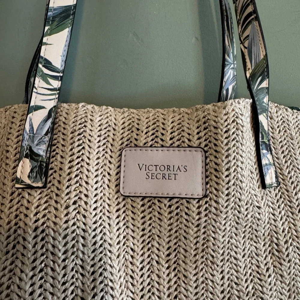Victoria's Secret Women Limited Edition Beach Travel Tropical Woven Tote Bag Tan